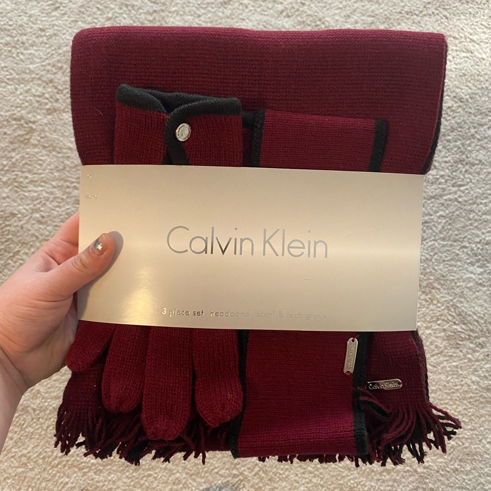 NWT Calvin Klein Headband/Scarf/Glove gift set